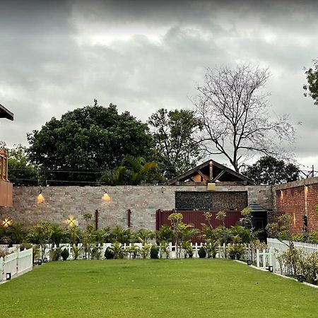 Yashmay Villa Club & Resort Gonda Bagian luar foto
