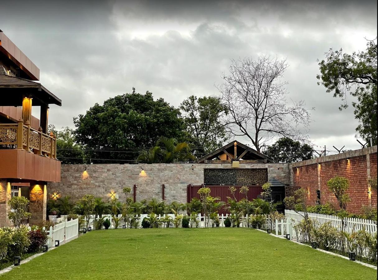 Yashmay Villa Club & Resort Gonda Bagian luar foto