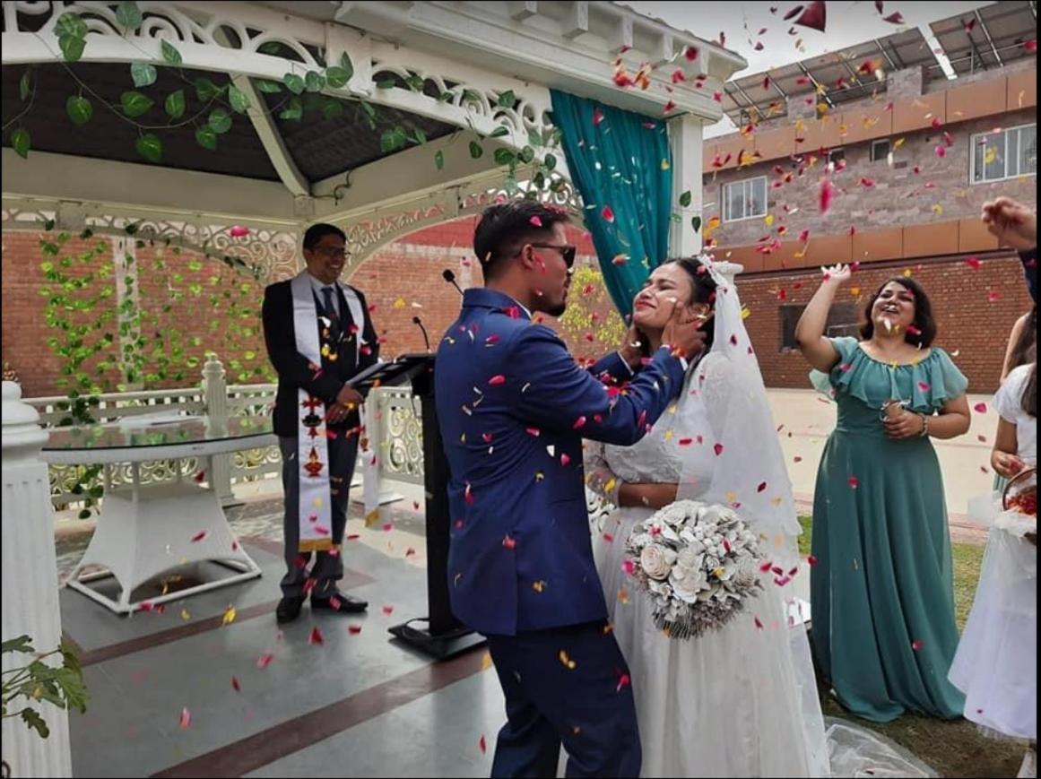 Yashmay Villa Club & Resort Gonda Bagian luar foto