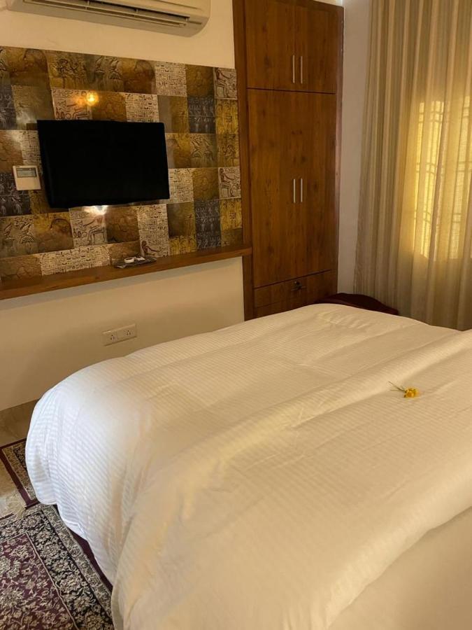Yashmay Villa Club & Resort Gonda Bagian luar foto