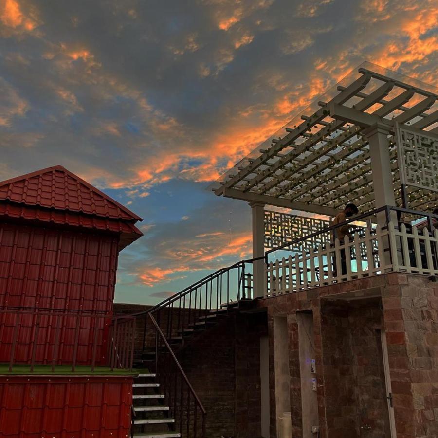 Yashmay Villa Club & Resort Gonda Bagian luar foto