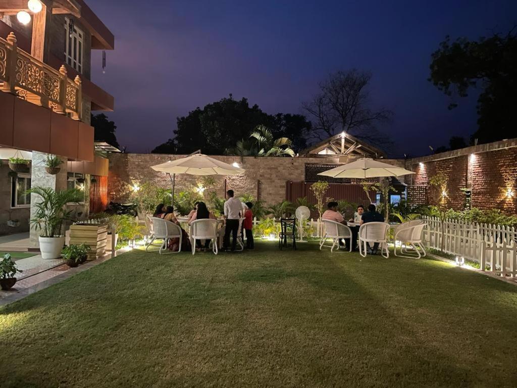 Yashmay Villa Club & Resort Gonda Bagian luar foto