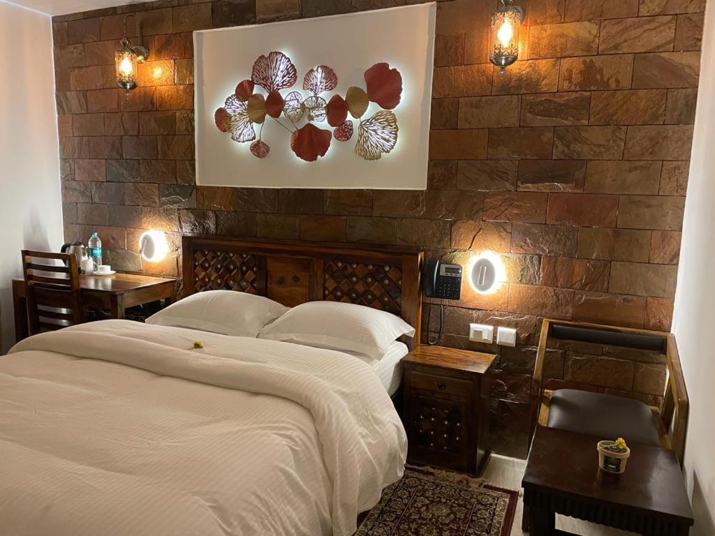 Yashmay Villa Club & Resort Gonda Bagian luar foto